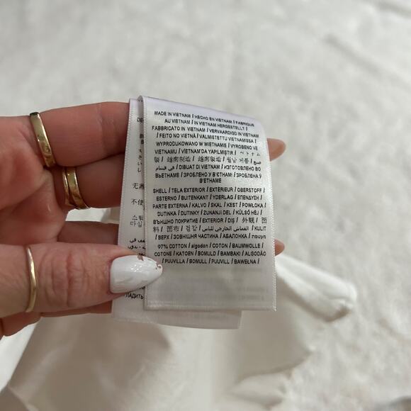 Guess Women's Catha Tailored Classic Button Down Shirt NWT Size M Preppy Soft - Picture 7 of 7